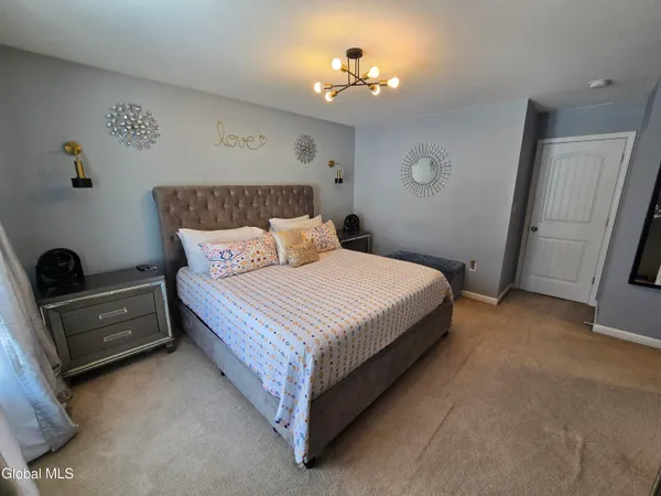 $499,999 | 10 Franklin Avenue, North Greenbush, NY 12198