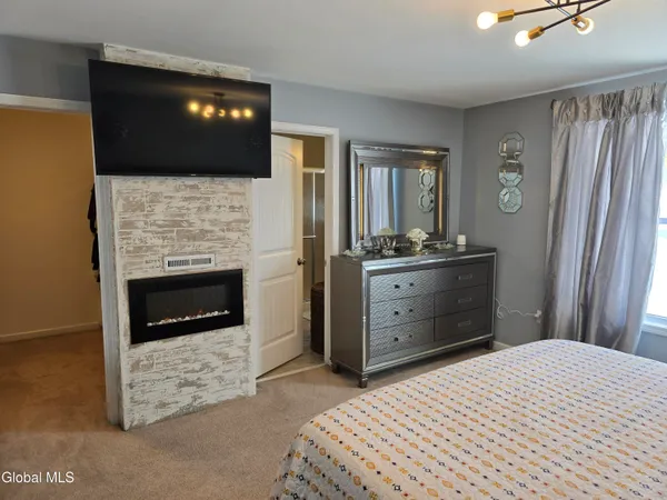 $499,999 | 10 Franklin Avenue, North Greenbush, NY 12198