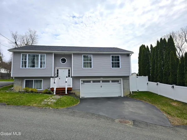 $479,999 | 10 Franklin Avenue, North Greenbush, NY 12198