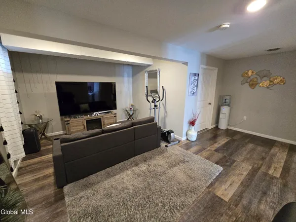 $499,999 | 10 Franklin Avenue, North Greenbush, NY 12198