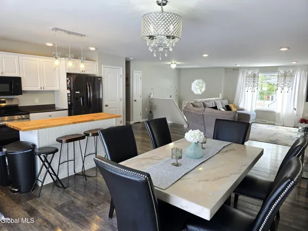 $499,999 | 10 Franklin Avenue, North Greenbush, NY 12198