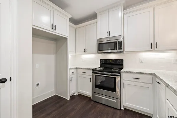 $259,000 | 9710 West Lakeshore Drive, Tyler, TX 75709