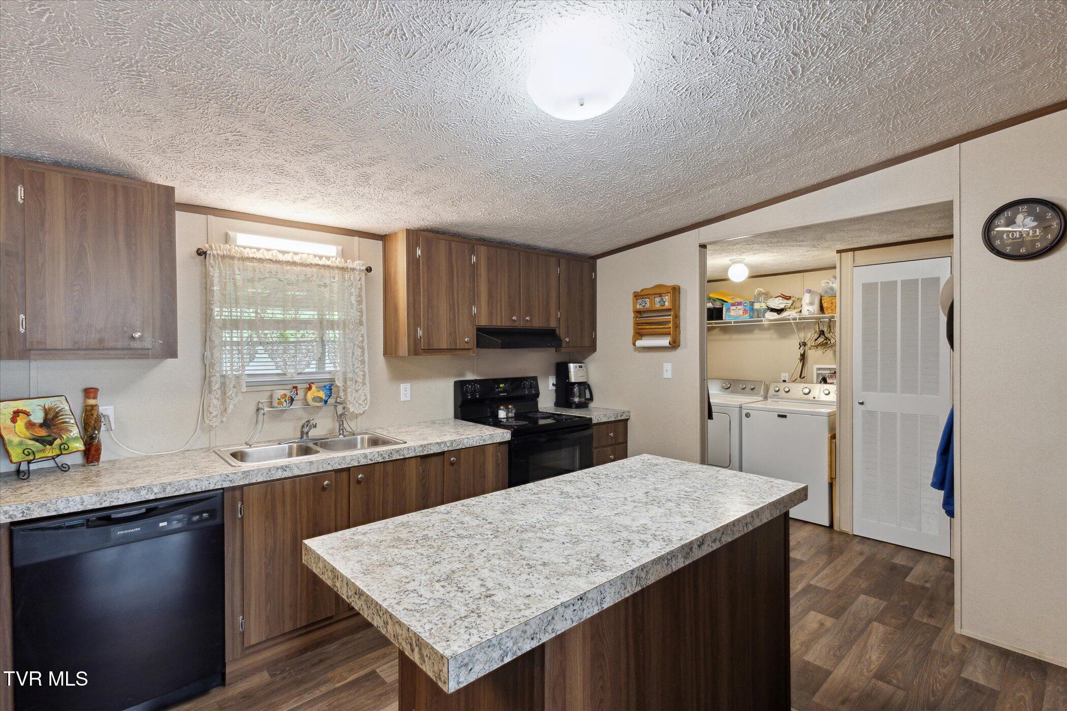 118 Copas Road Kingsport, TN 37663 - Photo 11 of 31 11-118-Copas-Rd-Kingsport-TN-37663-Windo