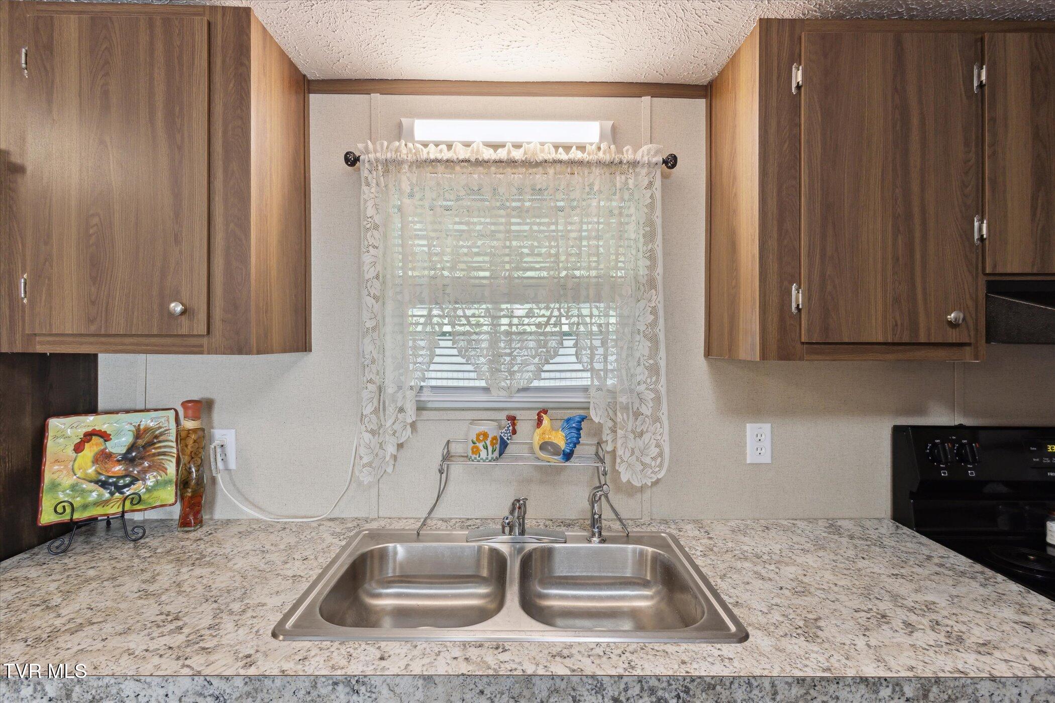 118 Copas Road Kingsport, TN 37663 - Photo 14 of 31 14-118-Copas-Rd-Kingsport-TN-37663-Windo