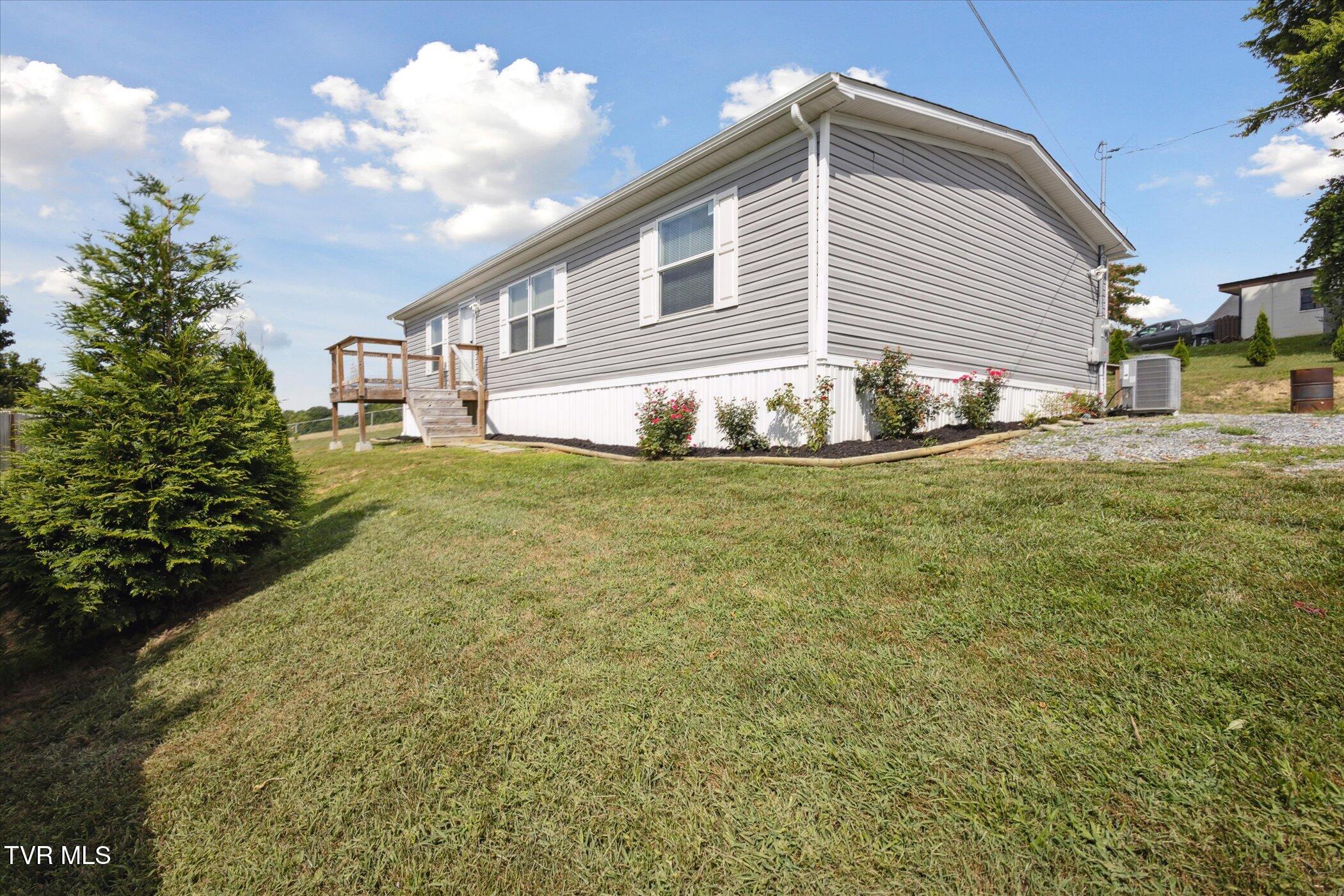 118 Copas Road Kingsport, TN 37663 - Photo 3 of 31 03-118-Copas-Rd-Kingsport-TN-37663-Windo