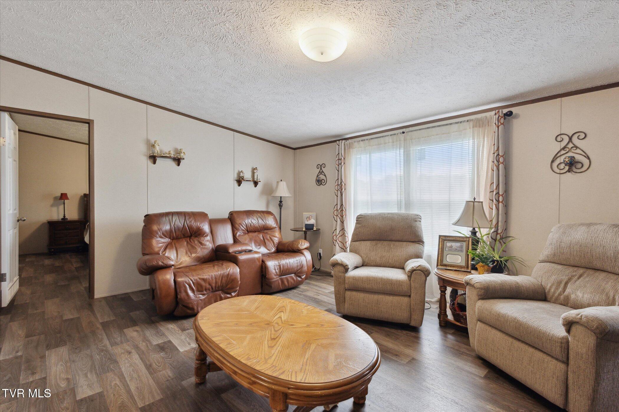 118 Copas Road Kingsport, TN 37663 - Photo 4 of 31 04-118-Copas-Rd-Kingsport-TN-37663-Windo