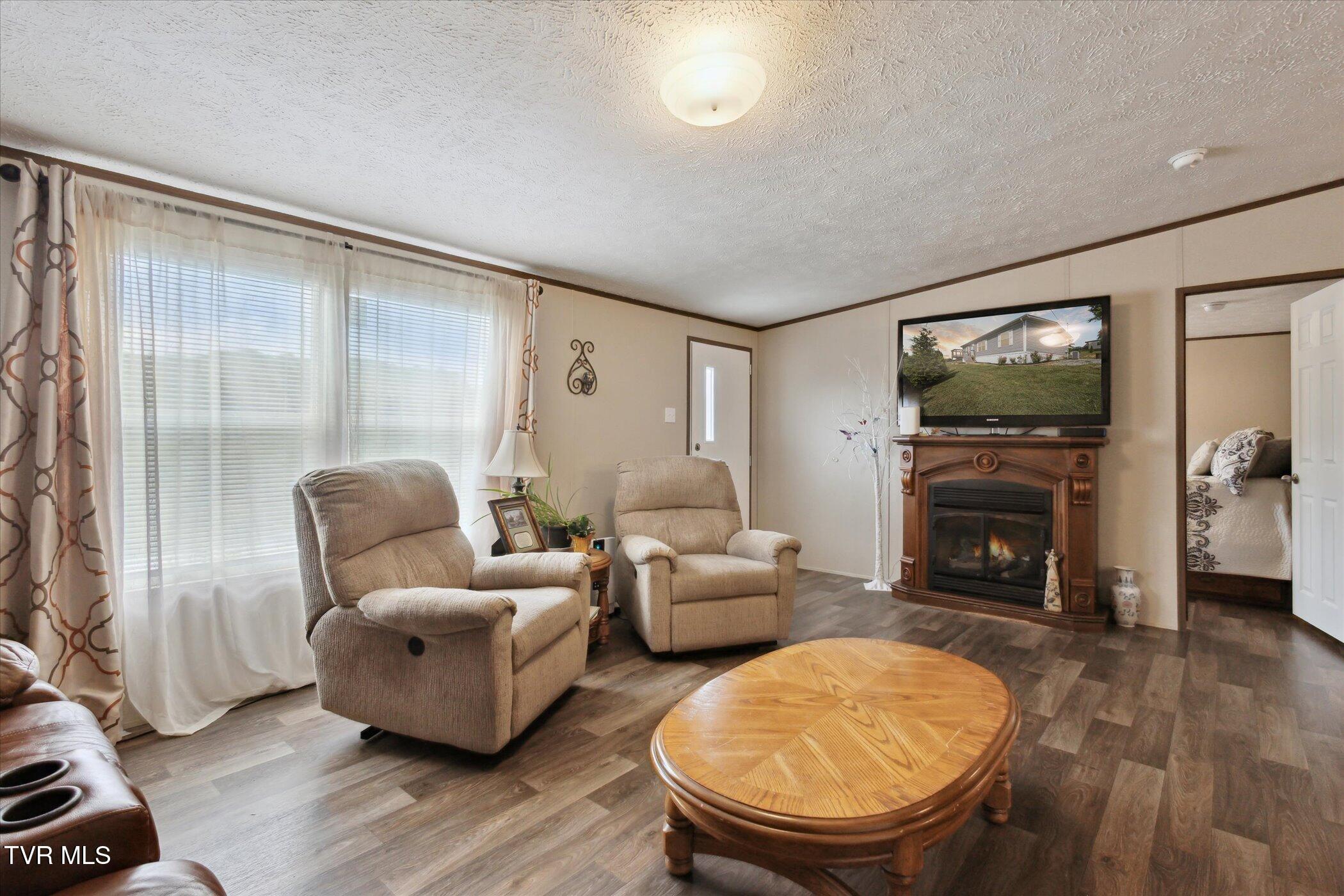 118 Copas Road Kingsport, TN 37663 - Photo 6 of 31 06-118-Copas-Rd-Kingsport-TN-37663-Windo