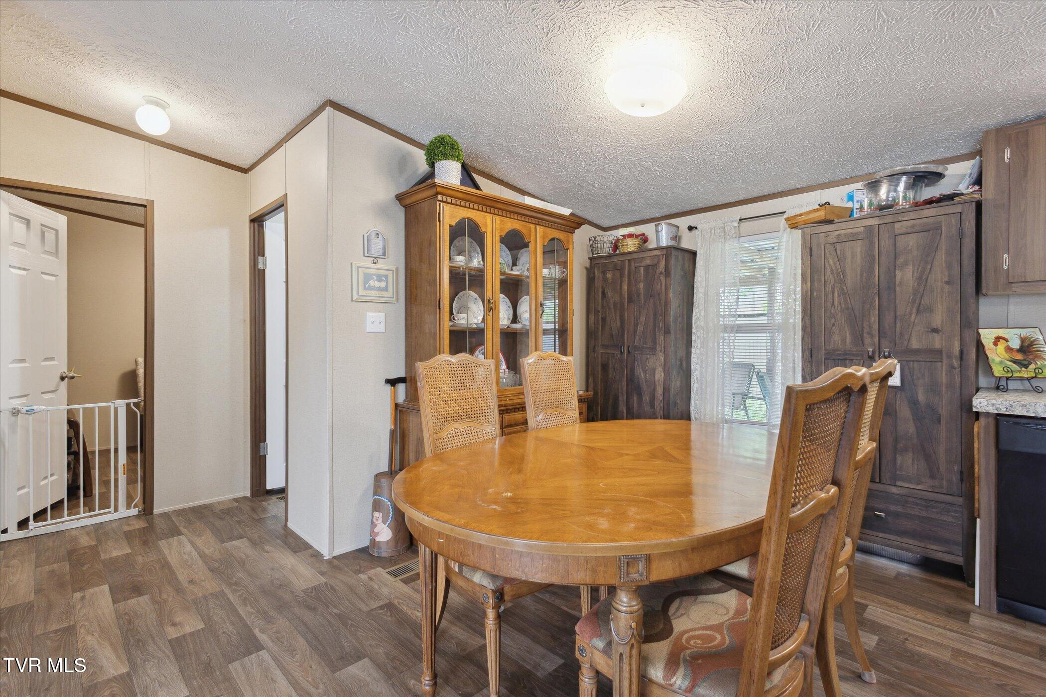 118 Copas Road Kingsport, TN 37663 - Photo 8 of 31 08-118-Copas-Rd-Kingsport-TN-37663-Windo