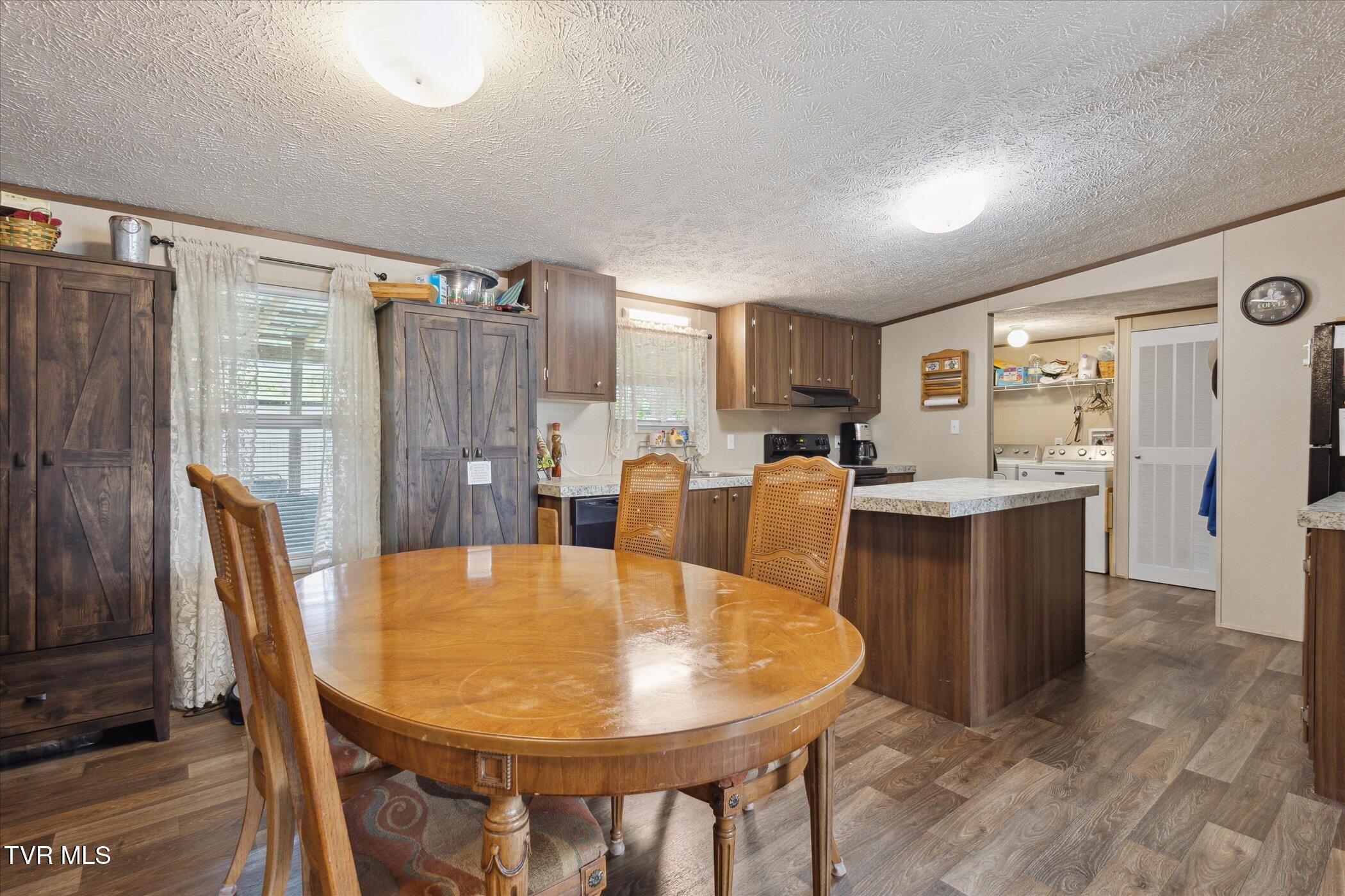 118 Copas Road Kingsport, TN 37663 - Photo 9 of 31 09-118-Copas-Rd-Kingsport-TN-37663-Windo