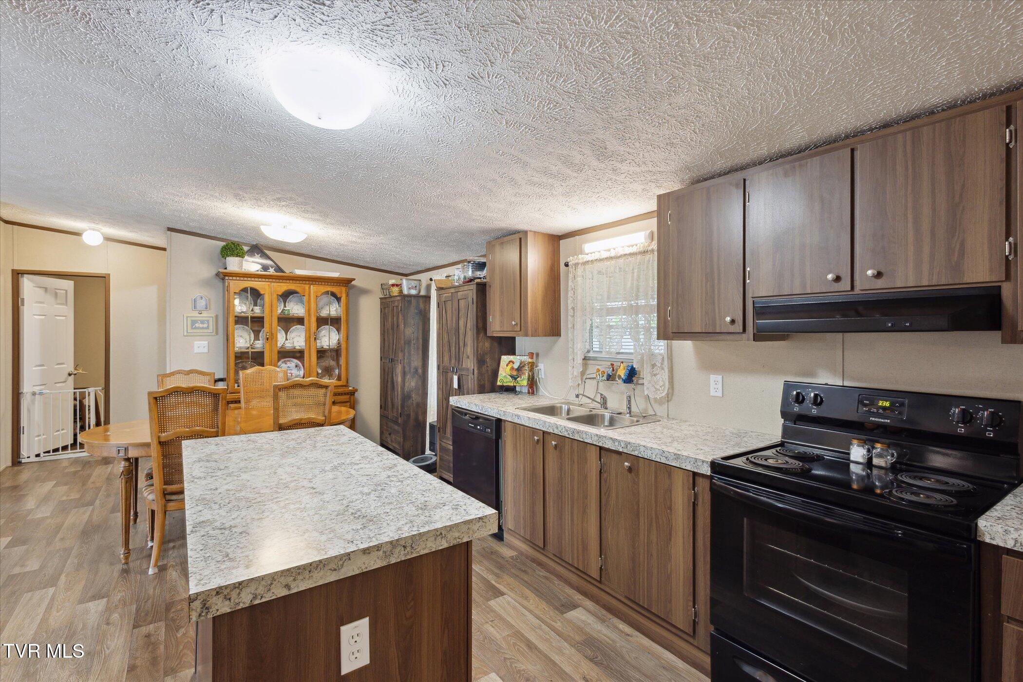 118 Copas Road Kingsport, TN 37663 - Photo 10 of 31 10-118-Copas-Rd-Kingsport-TN-37663-Windo