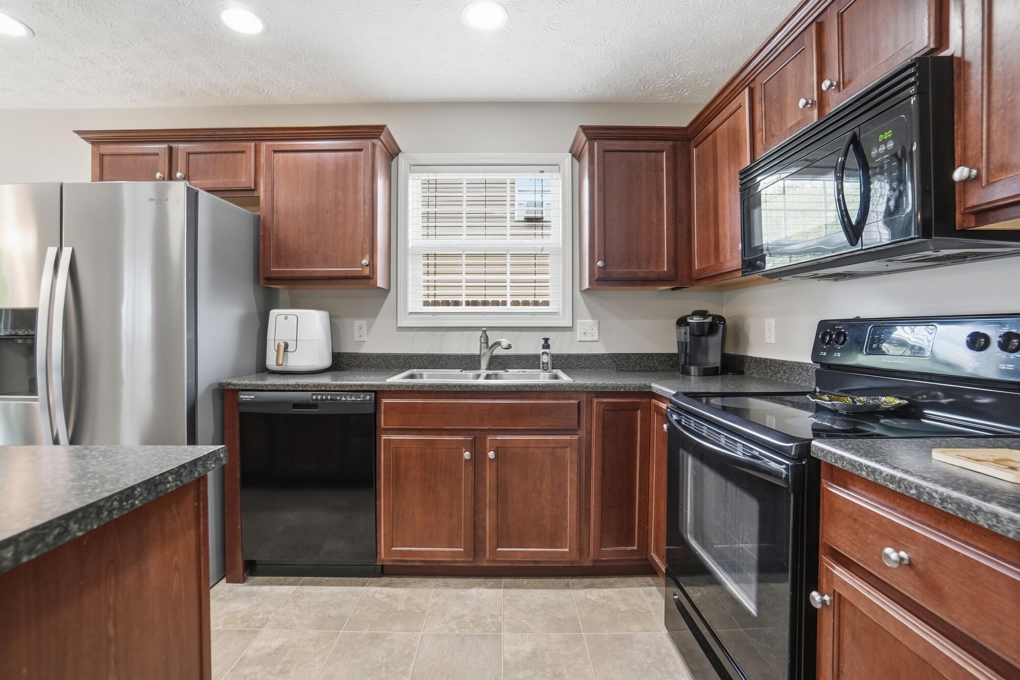 1728 Hunters Ridge Drive Troy, OH 45373 - Photo 14 of 47 Kitchen - 1728 Hunters Ridge Drive, Troy, OH 45373