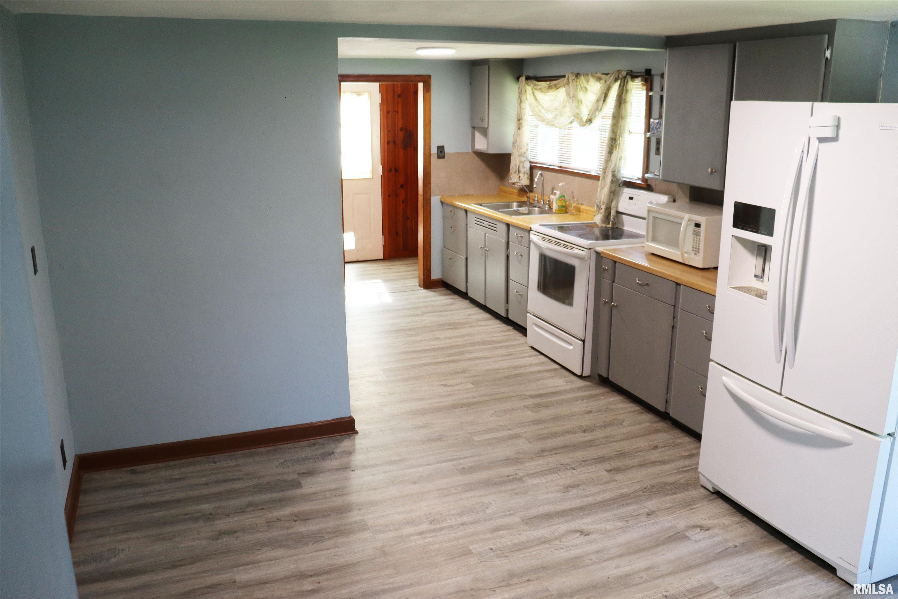 177 South Cone Street Farmington, IL 61531 - Photo 5 of 42