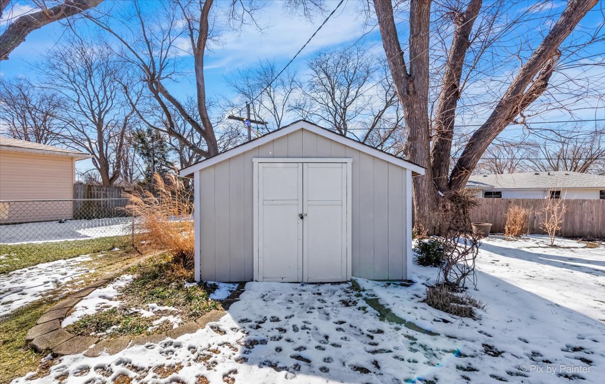 34 Johnathan Road Lake Zurich, IL 60047 - Photo 22 of 27 a front view of a house with a yard