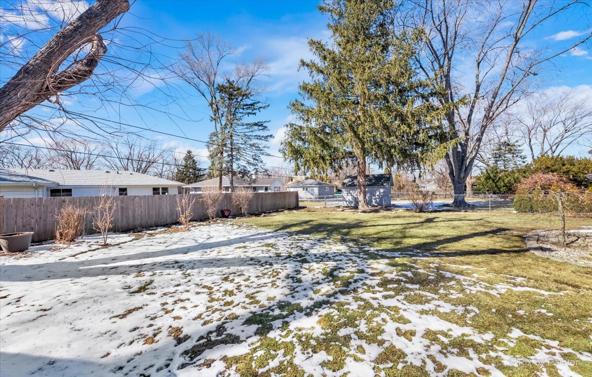 34 Johnathan Road Lake Zurich, IL 60047 - Photo 23 of 27 a view of the backyard of a house