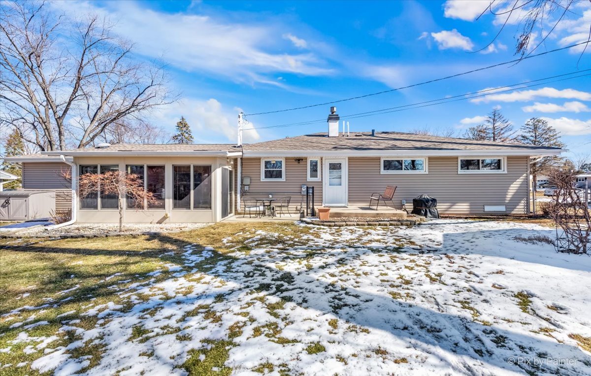 34 Johnathan Road Lake Zurich, IL 60047 - Photo 24 of 27 a front view of a house with a yard