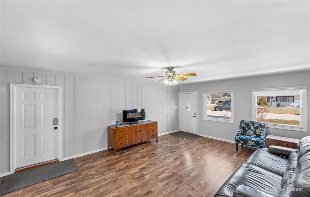 34 Johnathan Road Lake Zurich, IL 60047 - Photo 4 of 27 a view of workspace with wooden floor and ceiling fan