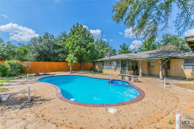 $238,900 | 400 Bridge Street, Gatesville, TX 76528