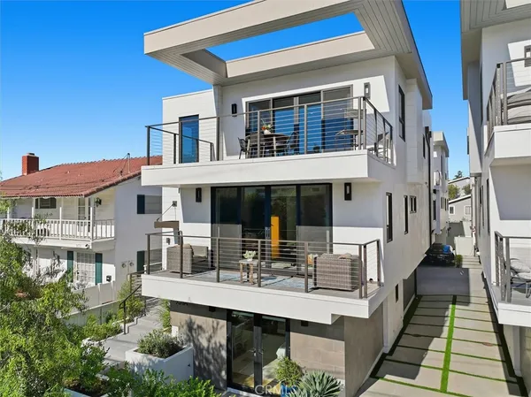 $3,149,000 | 959 5th Street, Unit A, Hermosa Beach, CA 90254