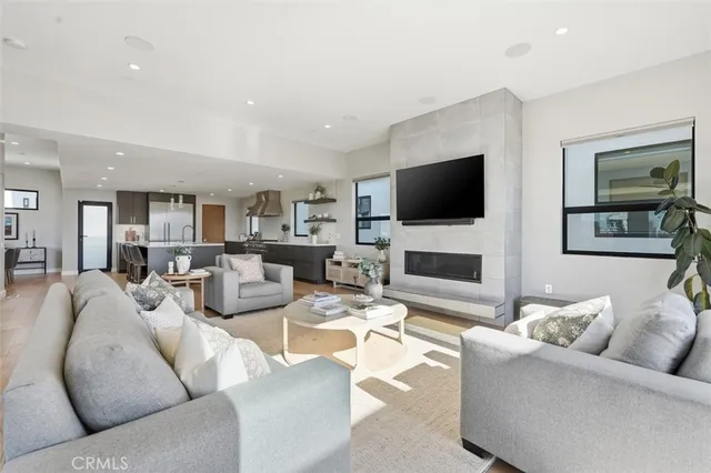 $3,195,000 | 959 5th Street, Unit A, Hermosa Beach, CA 90254