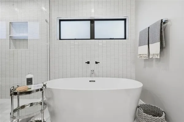 $3,149,000 | 959 5th Street, Unit A, Hermosa Beach, CA 90254
