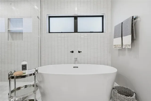 $3,195,000 | 959 5th Street, Unit A, Hermosa Beach, CA 90254