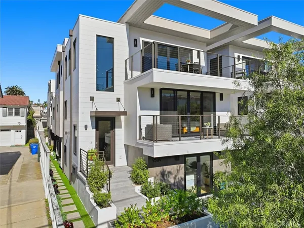 $3,149,000 | 959 5th Street, Unit A, Hermosa Beach, CA 90254