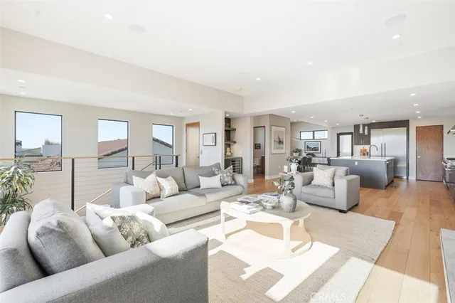 $3,195,000 | 959 5th Street, Unit A, Hermosa Beach, CA 90254