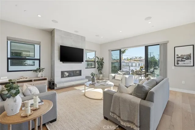 $3,195,000 | 959 5th Street, Unit A, Hermosa Beach, CA 90254