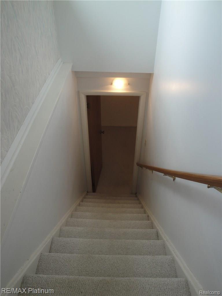 4250 Crandall Road Howell, MI 48855 - Photo 34 of 57 Staircase to full finished lower level