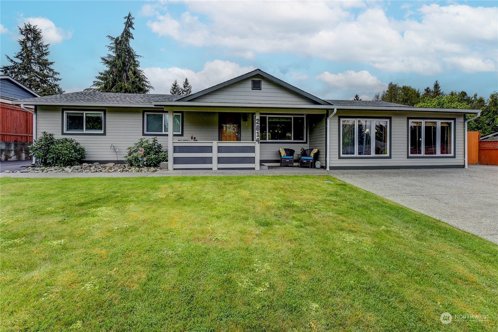 2814 Stafford Way Bothell, WA 98012 - Photo 1 of 38 a front view of a house with garden