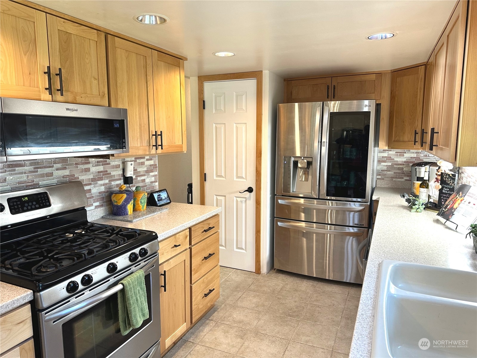 2814 Stafford Way Bothell, WA 98012 - Photo 13 of 38 a kitchen with stainless steel appliances granite countertop a stove a refrigerator and a microwave