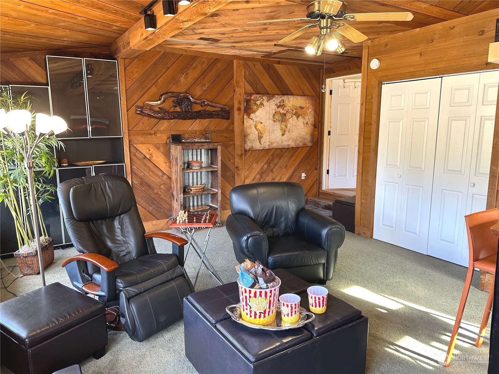 2814 Stafford Way Bothell, WA 98012 - Photo 21 of 38 a living room with furniture and a potted plant
