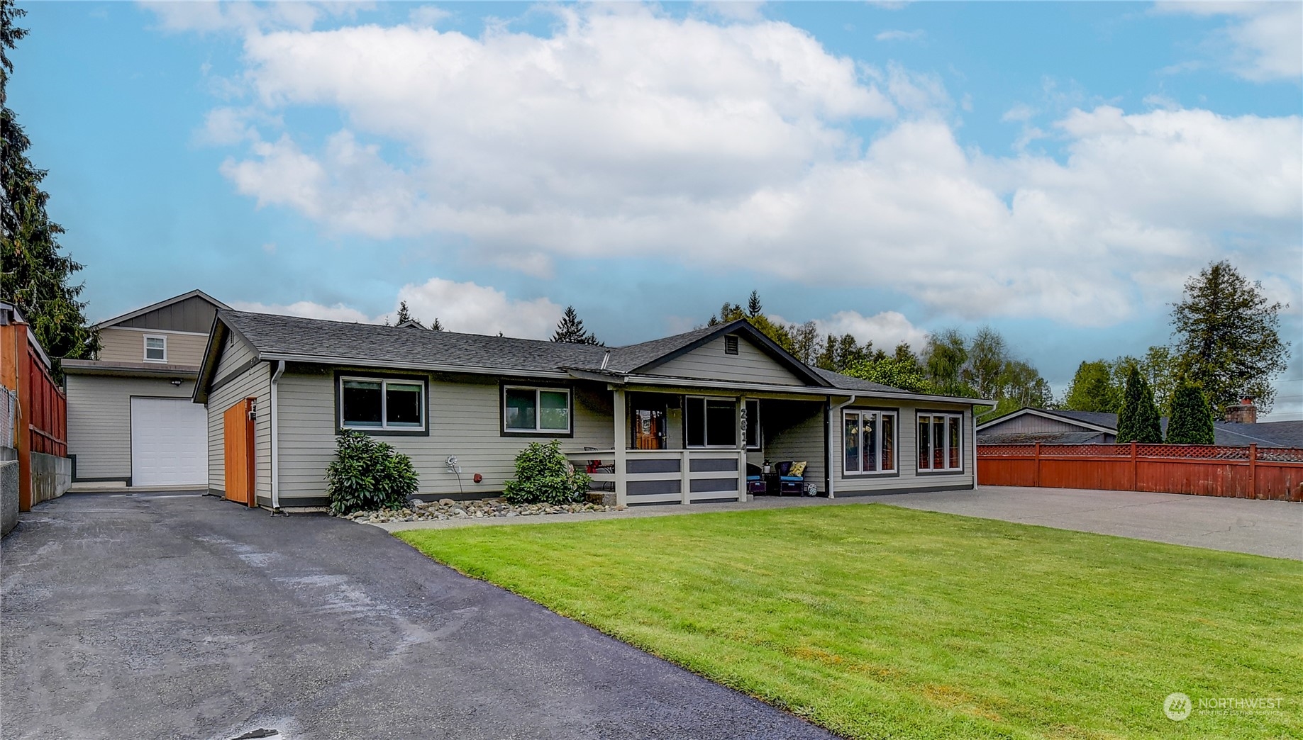 2814 Stafford Way Bothell, WA 98012 - Photo 3 of 38 a front view of a house with garden