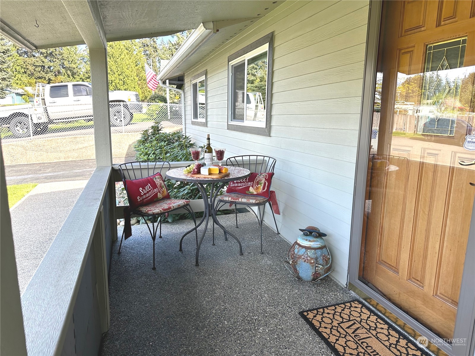 2814 Stafford Way Bothell, WA 98012 - Photo 5 of 38 a outdoor space with furniture