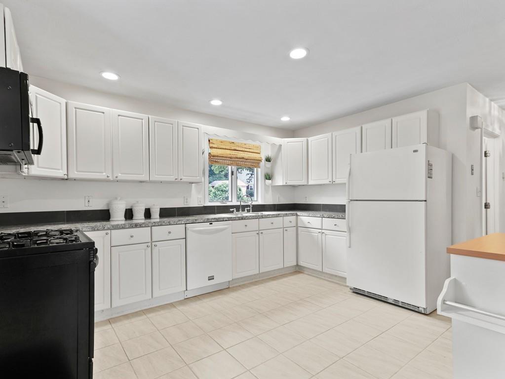 35 Porter Road Natick, MA 01760 - Photo 4 of 34 Gallery Image 4