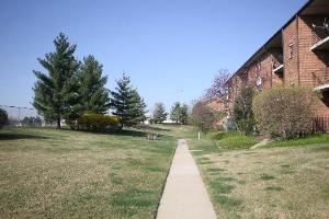 760 Weidner Road, Unit 102 Buffalo Grove, IL 60089 - Photo 2 of 3 a pathway of a yard