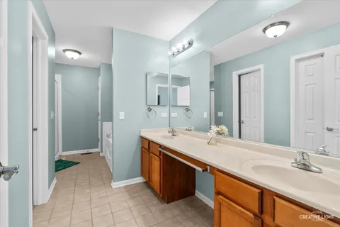 $375,000 | 1005 Hummingbird Way, Bartlett, IL 60103