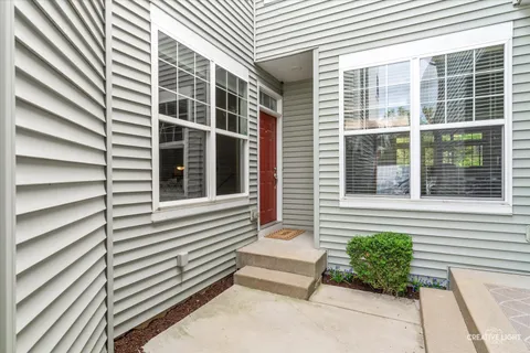 $375,000 | 1005 Hummingbird Way, Bartlett, IL 60103