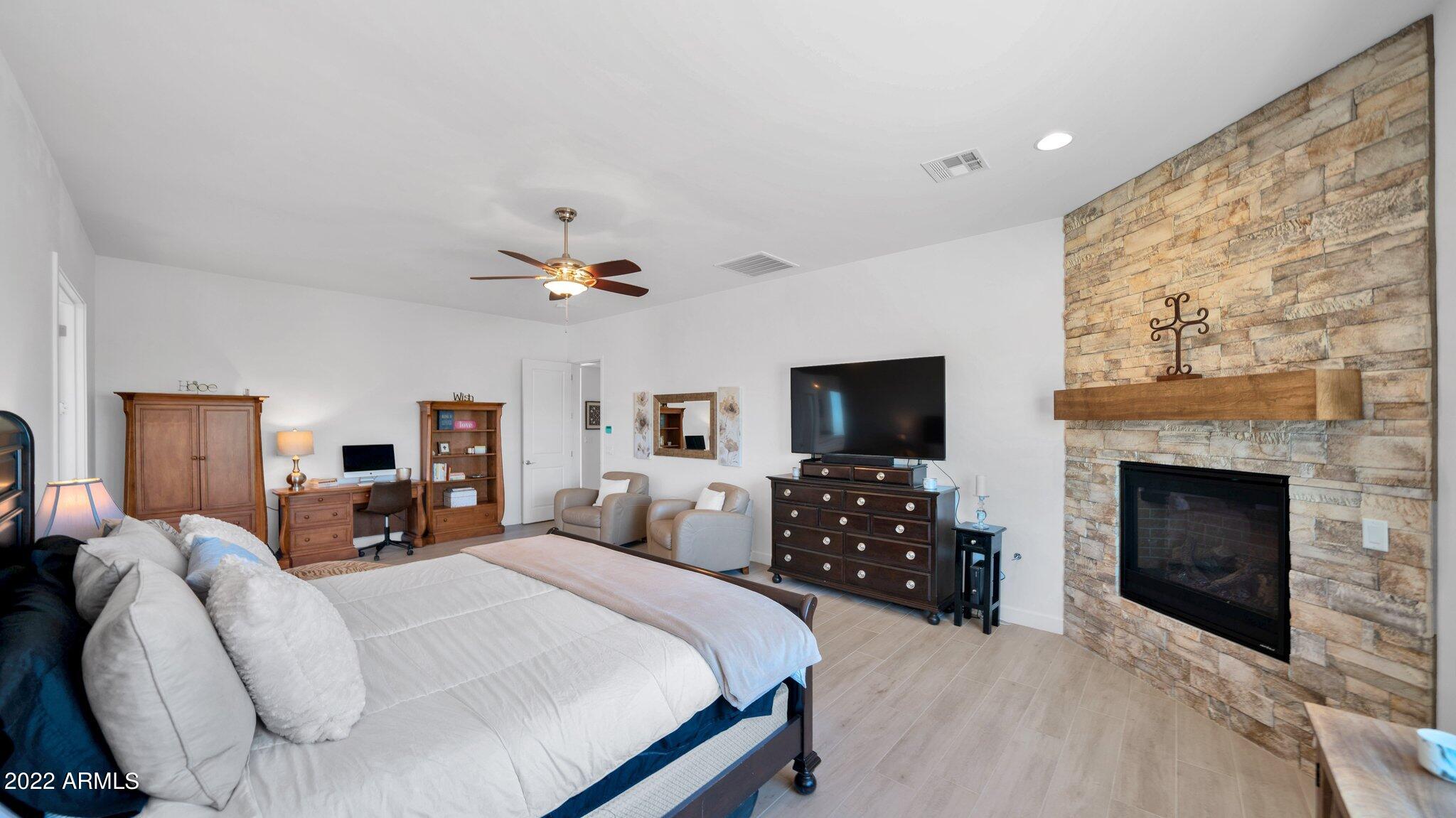 31217 North Ranch Road Cave Creek, AZ 85331 - Photo 45 of 77 Expansive primary suite