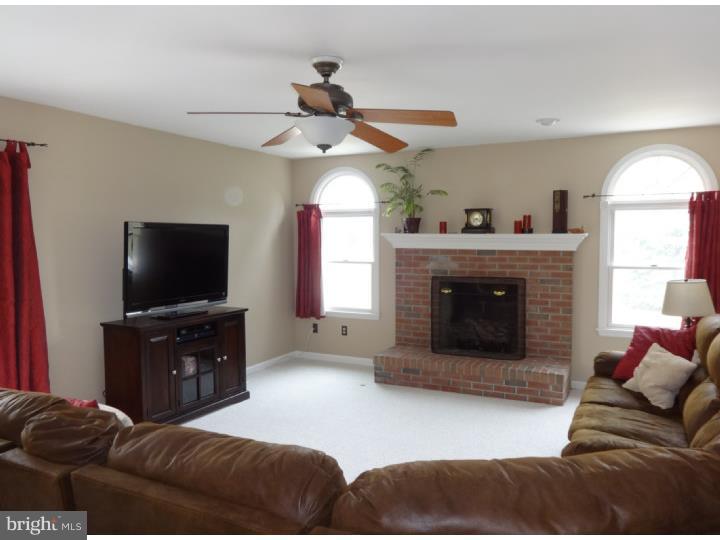 26 Brookwood Road Mount Laurel, NJ 08054 - Photo 8 of 25 Family Room