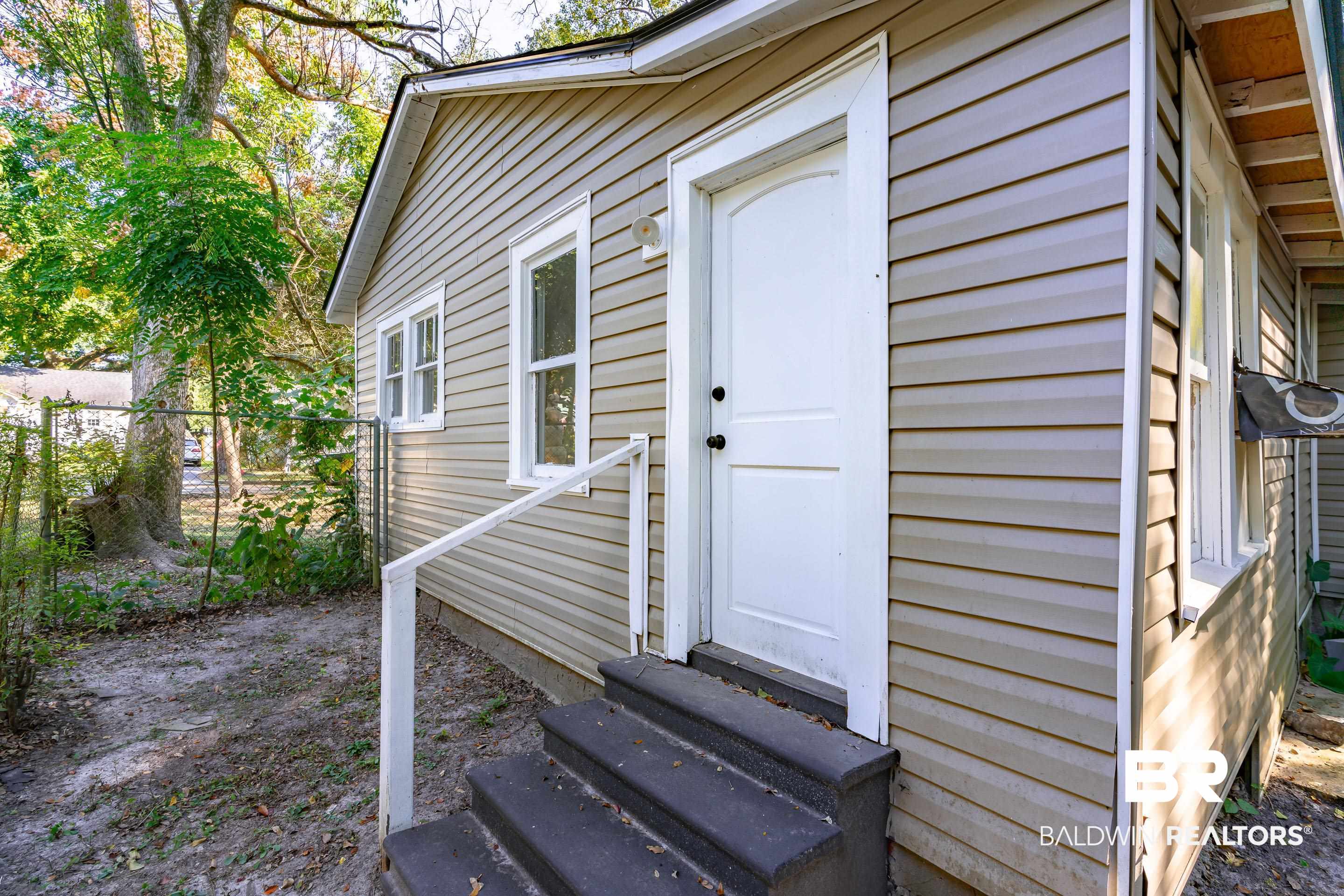 166 Crenshaw Street Mobile, AL 36606 - Photo 18 of 24 View of property entrance