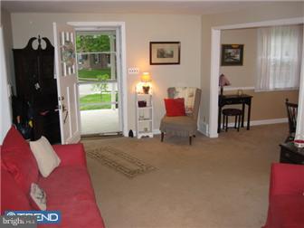 600 Palairet Road Philadelphia, PA 19128 - Photo 4 of 12 Living Room