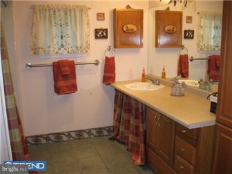 600 Palairet Road Philadelphia, PA 19128 - Photo 9 of 12 Bathroom