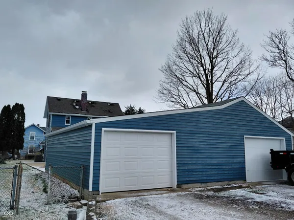 $1,800 | 335 West 4th Street, Anderson, IN 46016