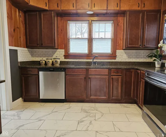 $1,800 | 335 West 4th Street, Anderson, IN 46016