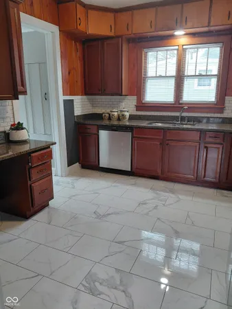 $1,800 | 335 West 4th Street, Anderson, IN 46016