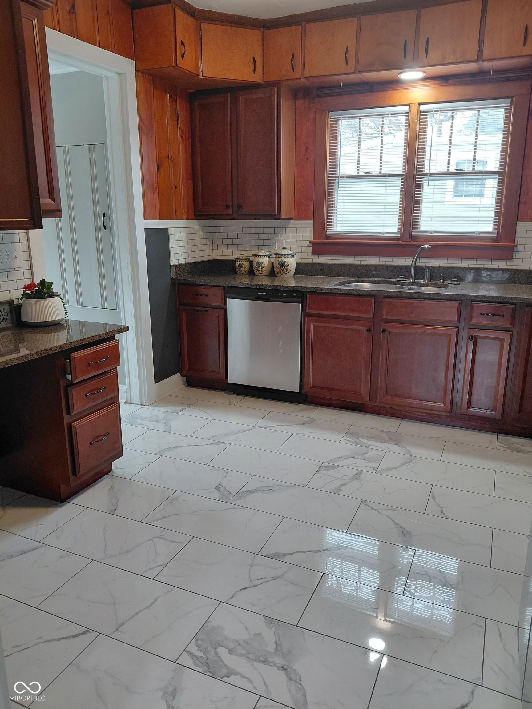 335 West 4th Street Anderson, IN 46016 - Photo 6 of 24