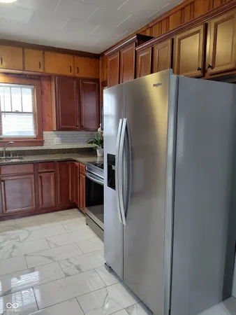 $1,800 | 335 West 4th Street, Anderson, IN 46016