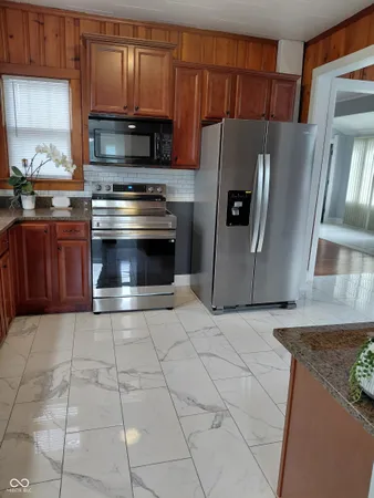 $1,800 | 335 West 4th Street, Anderson, IN 46016