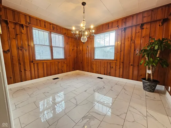 $1,800 | 335 West 4th Street, Anderson, IN 46016